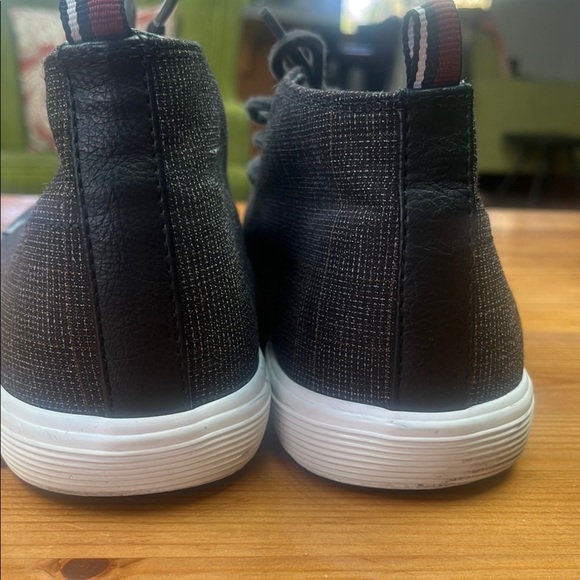 Ben Sherman Black and White Chukka Boots with Minimalist Design - Picture 8 of 16